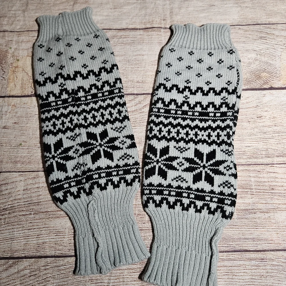 Gray and black acrylic leg warmers